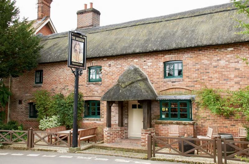 The thatched Museum Inn at Farnham